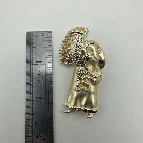 Signed AJC Santa Claus Father Christmas Saint Nicholas Gold Tone Brooch Pin - Picture 3 of 3